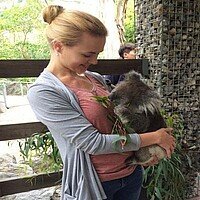 Studentin mit Koala